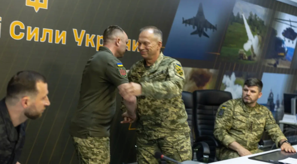 Хмара познайомив вище командування Генштабу з Драпатим та Скибюком 8 Хмара познайомив вище командування Генштабу з Драпатим та Скибюком 8