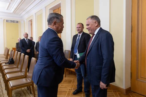 Україну вперше відвідала офіційна делегація з Міністерства оборони Філіппін. 4