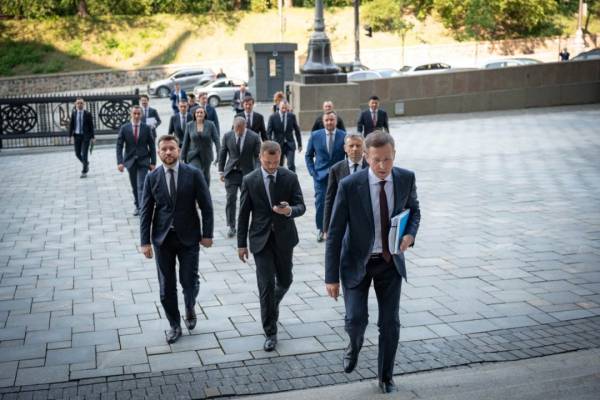 Корецький скликав першу нараду свого уряду 6 Корецький скликав першу нараду свого уряду 6