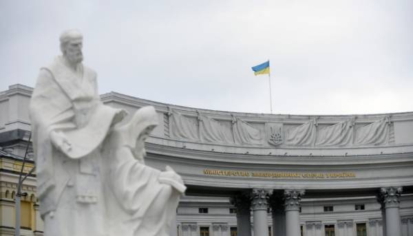 МЗС України щодо неформальної зустрічі Німеччини та Росії в Баку: Настільки ж таємна, наскільки незначна 1 МЗС України щодо неформальної зустрічі Німеччини та Росії в Баку: Настільки ж таємна, наскільки незначна 1