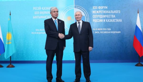 Токаєв запропонував Путіну «призупинити» бойові дії в Україні