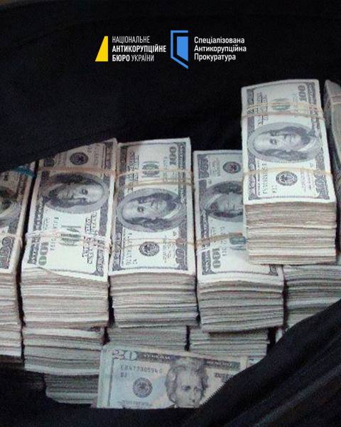 Українського посадовця в ЗСУ підозрюють у отриманні 2 мільйонів доларів за надання дозволу на будівництво житла для військовослужбовців. 6