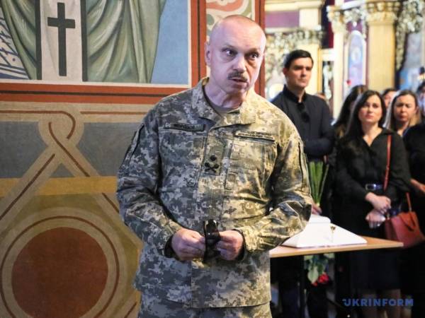На згадку про Валентину Савіцьку. «Я прагну, аби кожен усвідомив, якою була моя Валя» 18 На згадку про Валентину Савіцьку. «Я прагну, аби кожен усвідомив, якою була моя Валя» 18