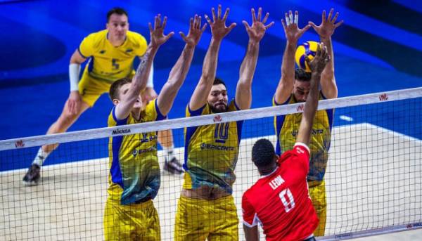 Збірна України з волейболу зазнала поразки від команди Польщі у чвертьфінальному матчі Ліги націй. 13 Збірна України з волейболу зазнала поразки від команди Польщі у чвертьфінальному матчі Ліги націй. 13