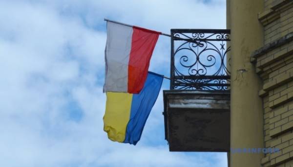 Луганські виші уклали договори про партнерство з польським навчальним закладом 1 Луганські виші уклали договори про партнерство з польським навчальним закладом 1