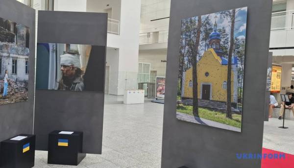 Фотовиставка Говарда Баффета про стійкість українців розпочала роботу в Гаазі 14 Фотовиставка Говарда Баффета про стійкість українців розпочала роботу в Гаазі 14