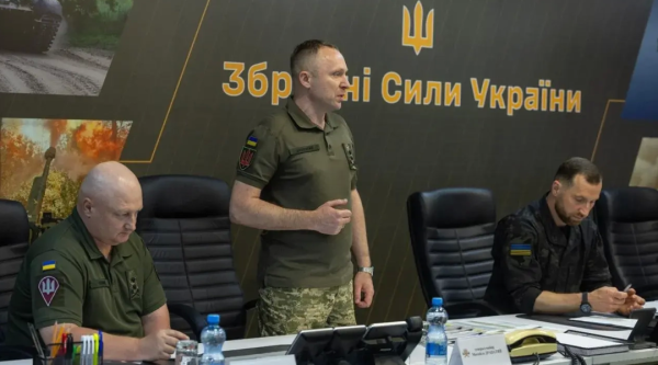 Хмара познайомив вище командування Генштабу з Драпатим та Скибюком 9 Хмара познайомив вище командування Генштабу з Драпатим та Скибюком 9