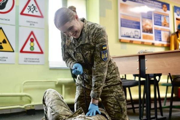 Патріотичні почуття не виховуються за один урок. 14 Патріотичні почуття не виховуються за один урок. 14
