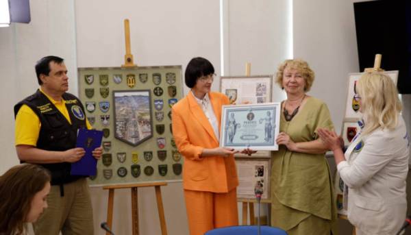 Найбільший вишитий шеврон "Битва за Київ" зафіксували в реєстрі рекордів України 18