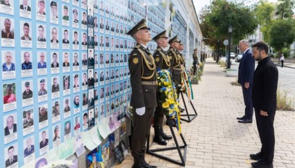 Президент України та очільник уряду Ірландії вшанували українських полеглих воїнів