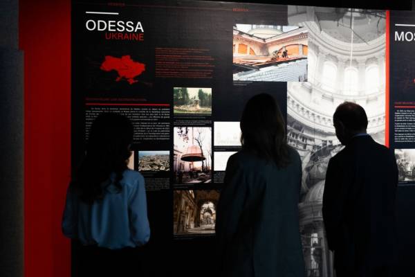 Олена Зеленська провела зустріч з генеральним директором ЮНЕСКО в Парижі 6 Олена Зеленська провела зустріч з генеральним директором ЮНЕСКО в Парижі 6