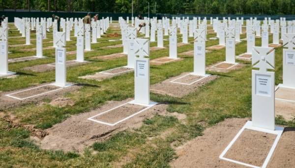 Відновлення на Національному військовому меморіальному кладовищі завершено після сильної зливи 2