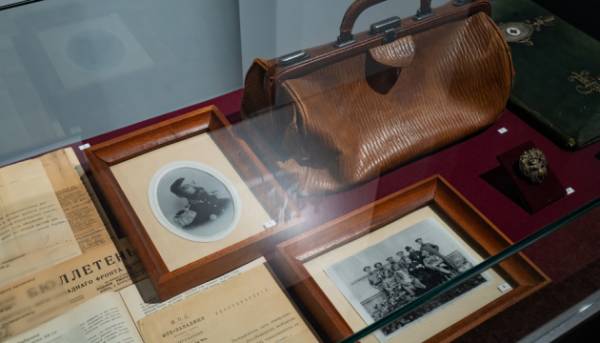 Головна 52 У Музеї історії Києва презентували експозицію, що висвітлює еволюцію військової медицини.