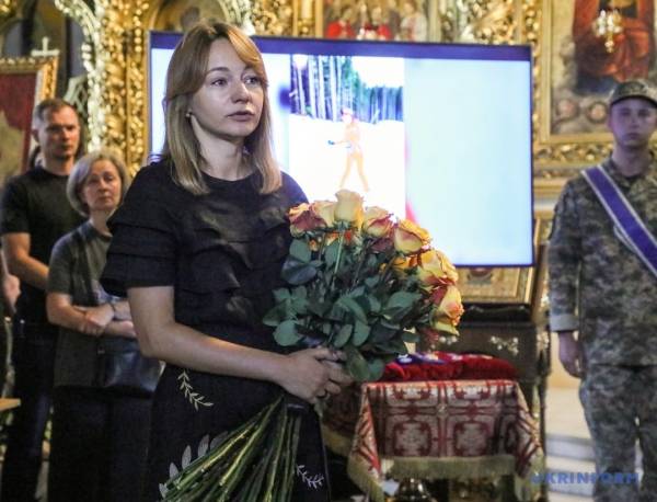 На згадку про Валентину Савіцьку. «Я прагну, аби кожен усвідомив, якою була моя Валя» 20 На згадку про Валентину Савіцьку. «Я прагну, аби кожен усвідомив, якою була моя Валя» 20