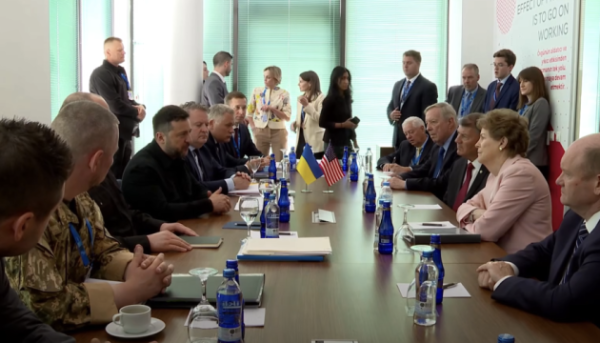 Головна 28 Зеленський зустрівся з делегацією Конгресу США, обговорюючи ракети для Patriot…