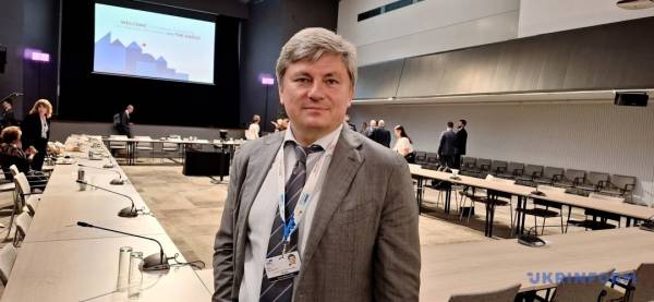 Припинення вогню повинно включати обмін українських військовополонених та повернення депортованих дітей, наголошує Герасимов. 7