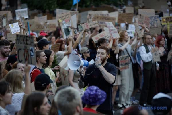 Київ та інші міста вже п'ятий день охоплені протестами. 50 Київ та інші міста вже п'ятий день охоплені протестами. 50