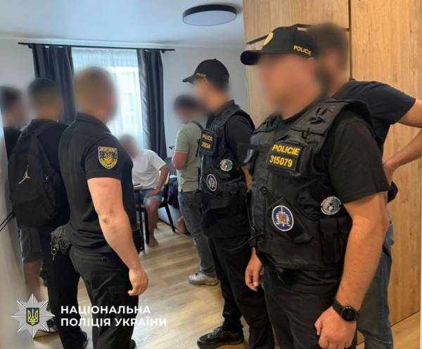 Українські та чеські правоохоронці розкрили шахрайську оборудку, за допомогою якої обманювали іноземців 10