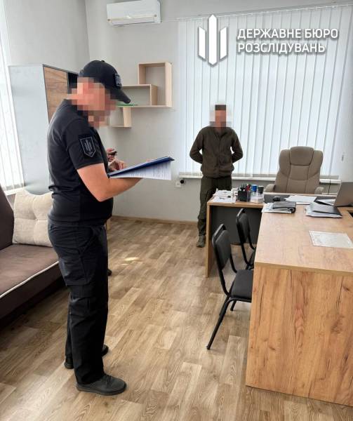 ДБР проводить обшуки в понад сотні обласних військових комісаріатів по всій Україні 6 ДБР проводить обшуки в понад сотні обласних військових комісаріатів по всій Україні 6