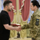 Перед святом медичного працівника Зеленський нагородив лікарів та бойових медиків державними відзнаками. 17 Перед святом медичного працівника Зеленський нагородив лікарів та бойових медиків державними відзнаками. 17