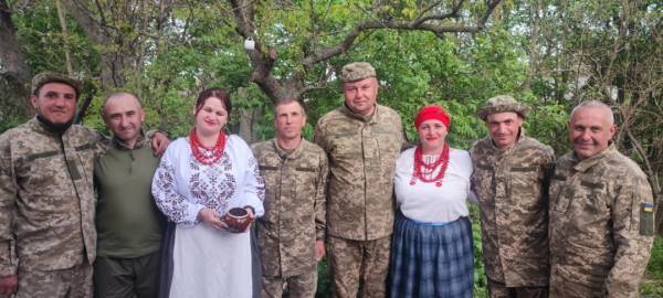 На городі бузина, на столі бузиновий напій 19