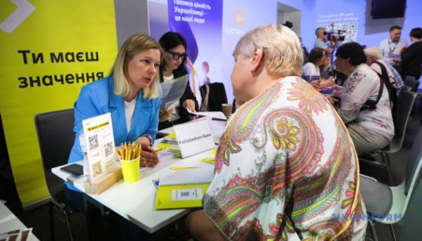 Понад тисячу п'ятсот осіб, які брали участь у програмі «Досвід має значення», отримали працевлаштування 15 Понад тисячу п'ятсот осіб, які брали участь у програмі «Досвід має значення», отримали працевлаштування 15