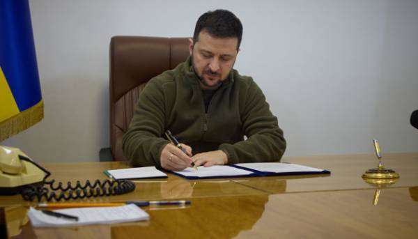 Глава держави здійснив призначення керівників Служби безпеки України у декількох регіонах та на території Криму. 3 Глава держави здійснив призначення керівників Служби безпеки України у декількох регіонах та на території Криму. 3
