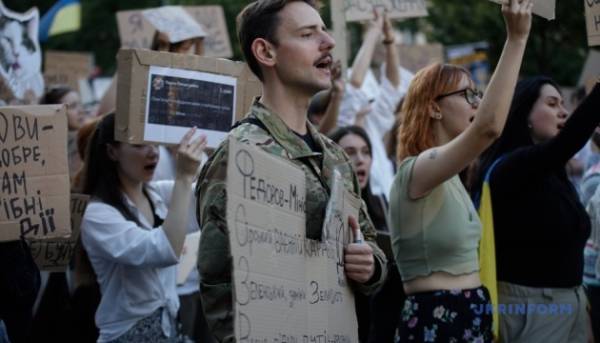 Київ та інші міста вже п'ятий день охоплені протестами. 38 Київ та інші міста вже п'ятий день охоплені протестами. 38