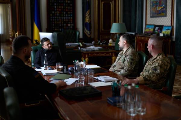 Зеленський провів наради з воєнним командуванням та польовими командирами. 5 Зеленський провів наради з воєнним командуванням та польовими командирами. 5