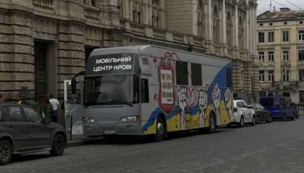 У Львові розпочав роботу виїзний пункт здачі крові 13