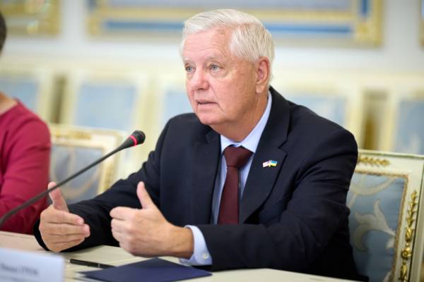 Володимир Зеленський провів зустріч із сенатором Гремом 6