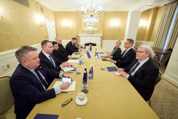 Зеленський провів зустріч зі Стуббом, на якій обговорили потреби України щодо захисту та "далекобійні санкції" проти Росії. 4