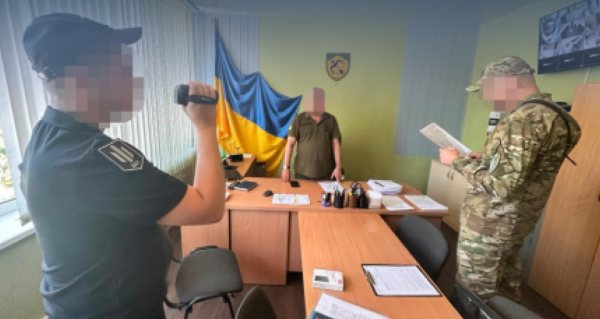ДБР проводить перевірки військкоматів по всій Україні: вже повідомлено про 15 підозр, двоє осіб затримано 4 ДБР проводить перевірки військкоматів по всій Україні: вже повідомлено про 15 підозр, двоє осіб затримано 4