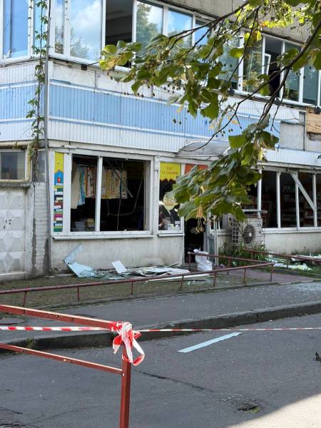 У Києві знову постраждала книгарня «Альпака» – це другий випадок за літо. 15 У Києві знову постраждала книгарня «Альпака» – це другий випадок за літо. 15