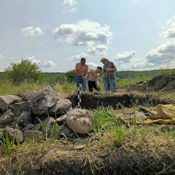 Археологи біля Галича знайшли рештки дерев'яної конструкції та срібняк угорського карбування ХІІІ століття. 7 Археологи біля Галича знайшли рештки дерев'яної конструкції та срібняк угорського карбування ХІІІ століття. 7