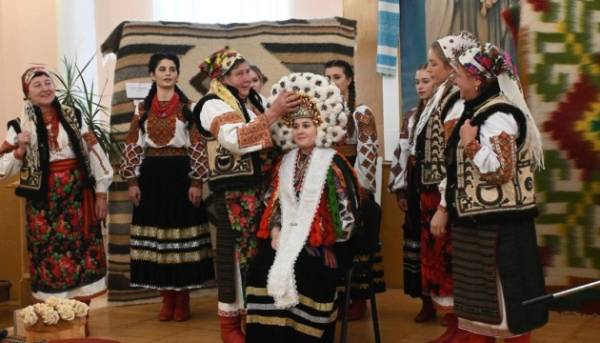 Створення вінків з пір'я у селі на Прикарпатті додано до переліку нематеріальної культурної спадщини. 3