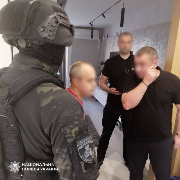 Правоохоронні органи виявили осіб, які підробляли документи для уникнення мобілізації, з однієї з країн Кавказького регіону. 10 Правоохоронні органи виявили осіб, які підробляли документи для уникнення мобілізації, з однієї з країн Кавказького регіону. 10