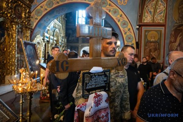 На згадку про Валентину Савіцьку. «Я прагну, аби кожен усвідомив, якою була моя Валя» 22 На згадку про Валентину Савіцьку. «Я прагну, аби кожен усвідомив, якою була моя Валя» 22