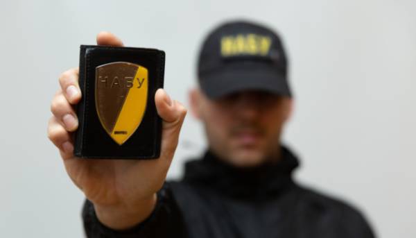 Екс-посадовця МЗС підозрюють у привласненні 37 мільйонів гривень міжнародних коштів, наданих як допомога.