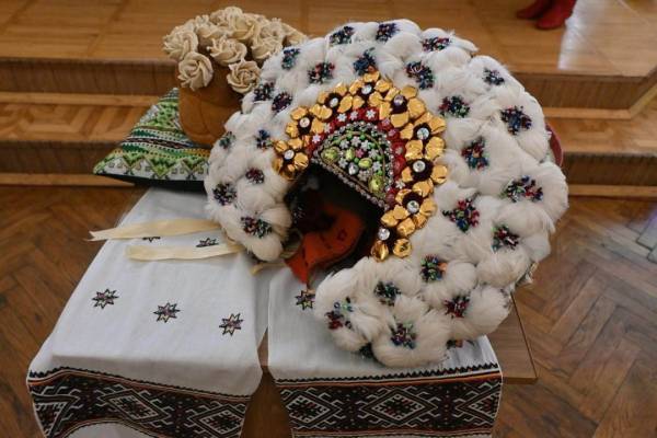 Створення вінків з пір'я у селі на Прикарпатті додано до переліку нематеріальної культурної спадщини. 4