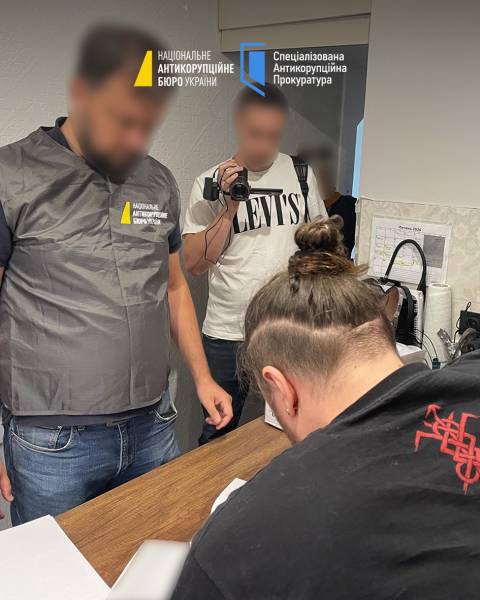 Накопичено понад 150 мільйонів гривень прибутку від закупівель для Національної гвардії - Національне антикорупційне бюро України вручило вісім підозр 8 Накопичено понад 150 мільйонів гривень прибутку від закупівель для Національної гвардії - Національне антикорупційне бюро України вручило вісім підозр 8