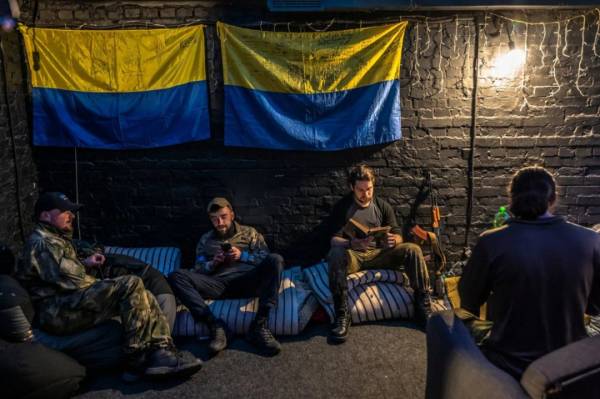 Війна виснажує, але українці зберігають віру в перемогу. 13 Війна виснажує, але українці зберігають віру в перемогу. 13
