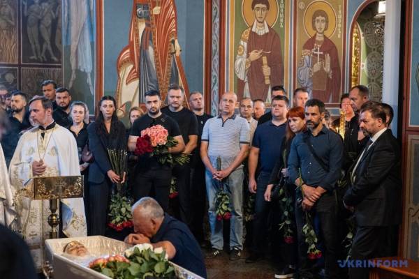 На згадку про Валентину Савіцьку. «Я прагну, аби кожен усвідомив, якою була моя Валя» 24 На згадку про Валентину Савіцьку. «Я прагну, аби кожен усвідомив, якою була моя Валя» 24
