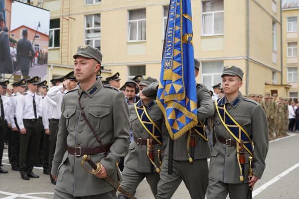 Патріотичні почуття не виховуються за один урок. 19 Патріотичні почуття не виховуються за один урок. 19