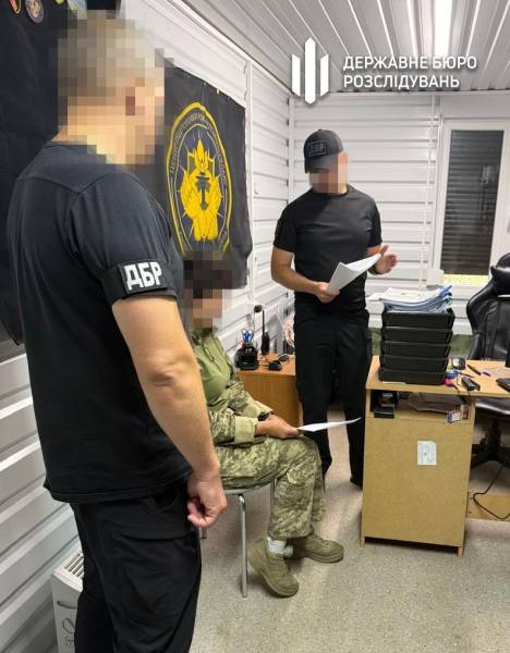 ДБР проводить обшуки в понад сотні обласних військових комісаріатів по всій Україні 8 ДБР проводить обшуки в понад сотні обласних військових комісаріатів по всій Україні 8