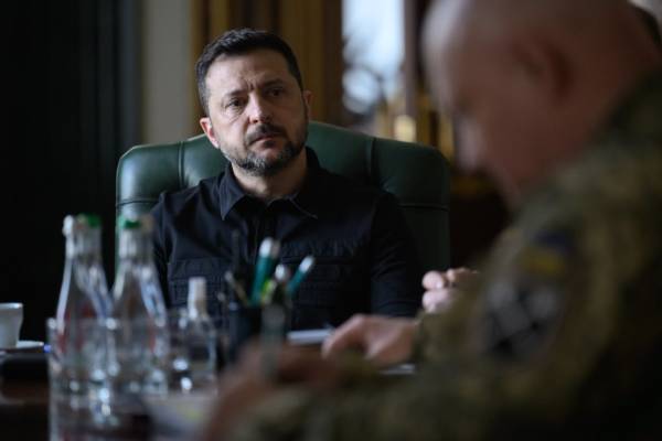 Володимир Зеленський провів нараду з вищим військовим керівництвом щодо заходів боротьби з балістичними ракетами та планованих Генеральним штабом змін на лінії фронту. 7 Володимир Зеленський провів нараду з вищим військовим керівництвом щодо заходів боротьби з балістичними ракетами та планованих Генеральним штабом змін на лінії фронту. 7