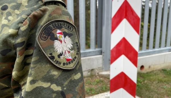 Українець, що кинув рюкзак на колії та спричинив зупинку метро у Варшаві, був депортований з Польщі. 1 Українець, що кинув рюкзак на колії та спричинив зупинку метро у Варшаві, був депортований з Польщі. 1