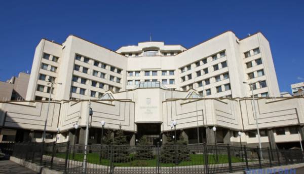 Суди відтепер повинні будуть надавати фінансове обґрунтування розміру застави, згідно з рішенням Конституційного Суду України.