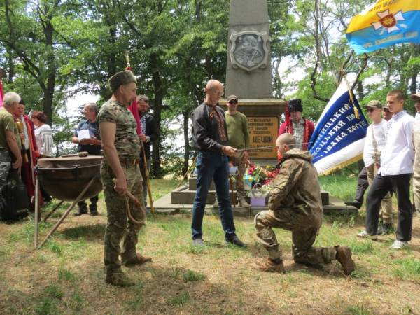 На Вінниччині облаштували могилу козацького полковника Данила Нечая 9 На Вінниччині облаштували могилу козацького полковника Данила Нечая 9