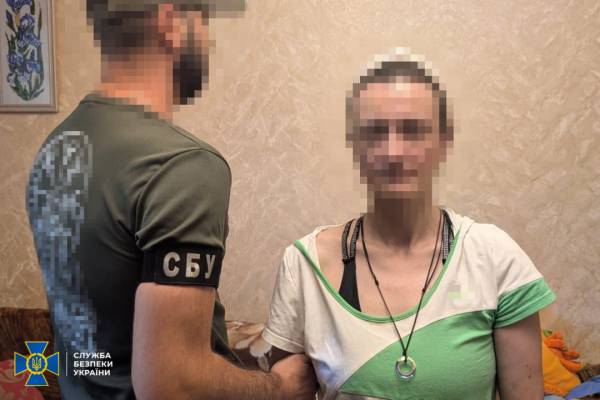 СБУ виявила та затримала трьох осіб, які допомагали росіянам у реєстрації терміналів Starlink. 8 СБУ виявила та затримала трьох осіб, які допомагали росіянам у реєстрації терміналів Starlink. 8